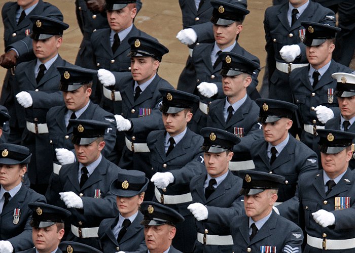 Lawmakers Say British Armed Forces Members Should Wear Uniform in Public